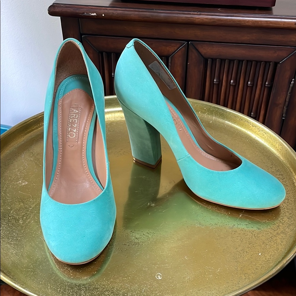 Arezzo by SCHUTZ Turquoise Green Suede Heels